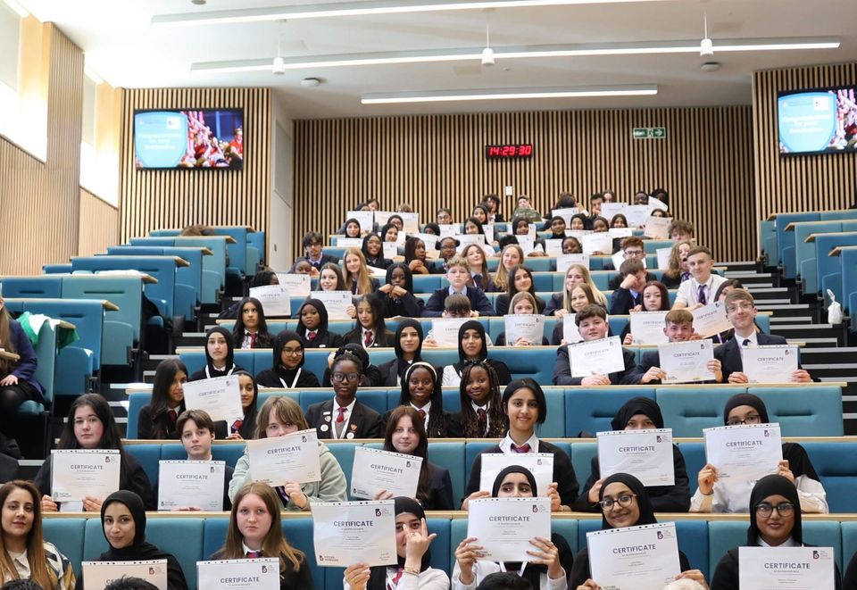 Image of students in university lecture theatre 