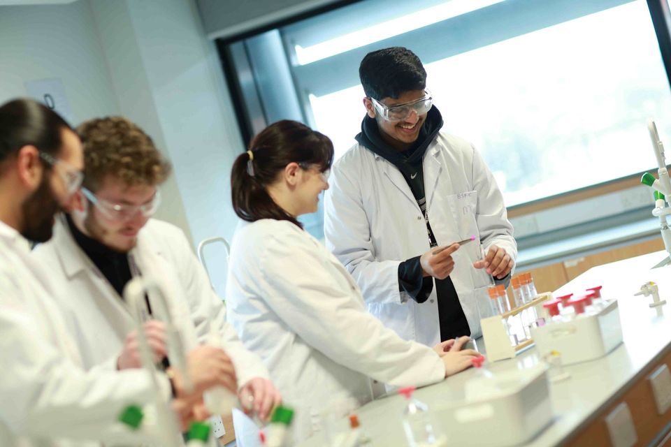 Image of students in Science lesson