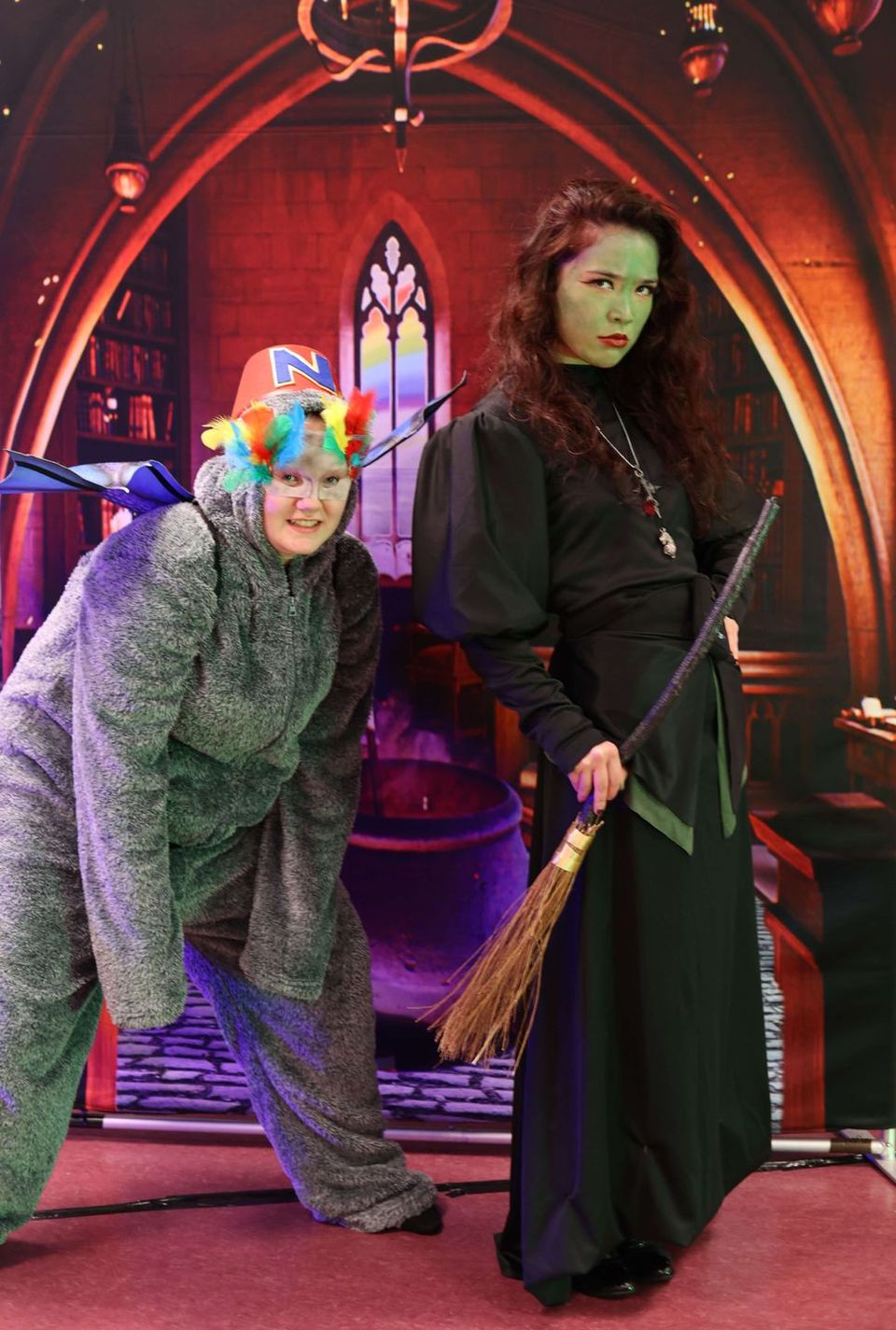 Image of wizard of oz actors in costume