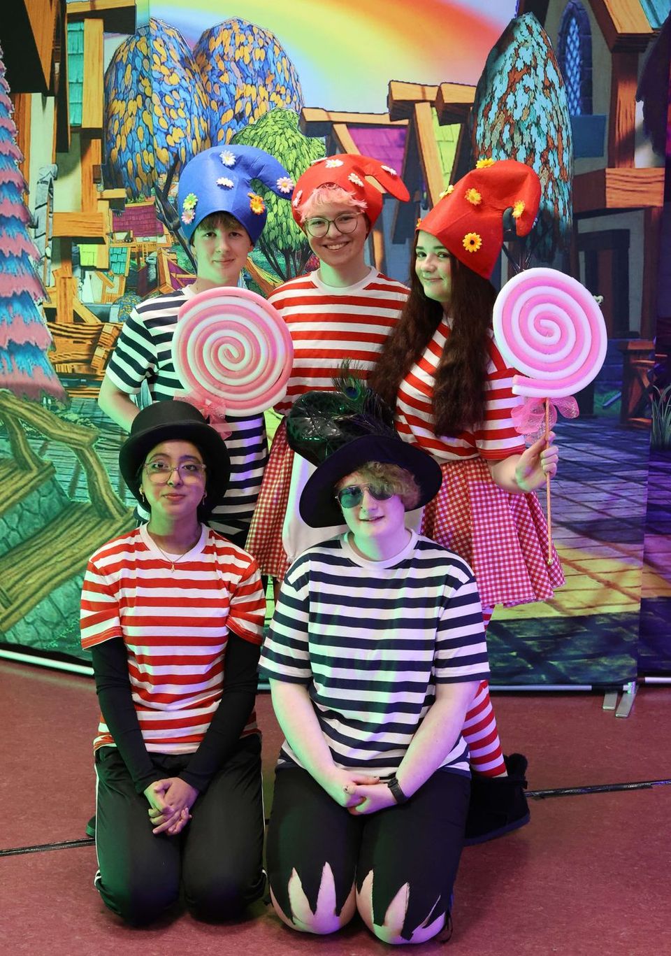 Image of wizard of oz actors in costume